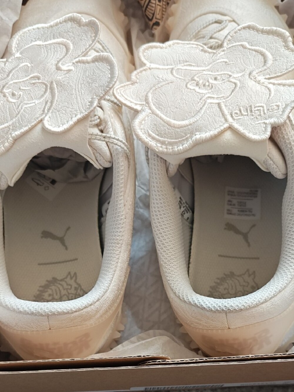 Women’s White Floral Accent Sneakers - Picture 7 of 7